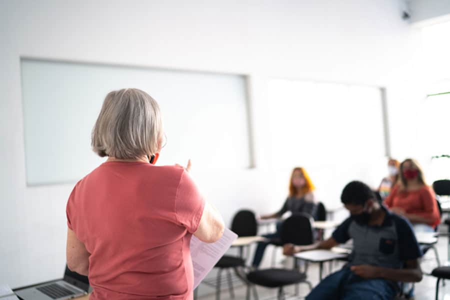 The Advantages of Taking ESL Classes In-Person